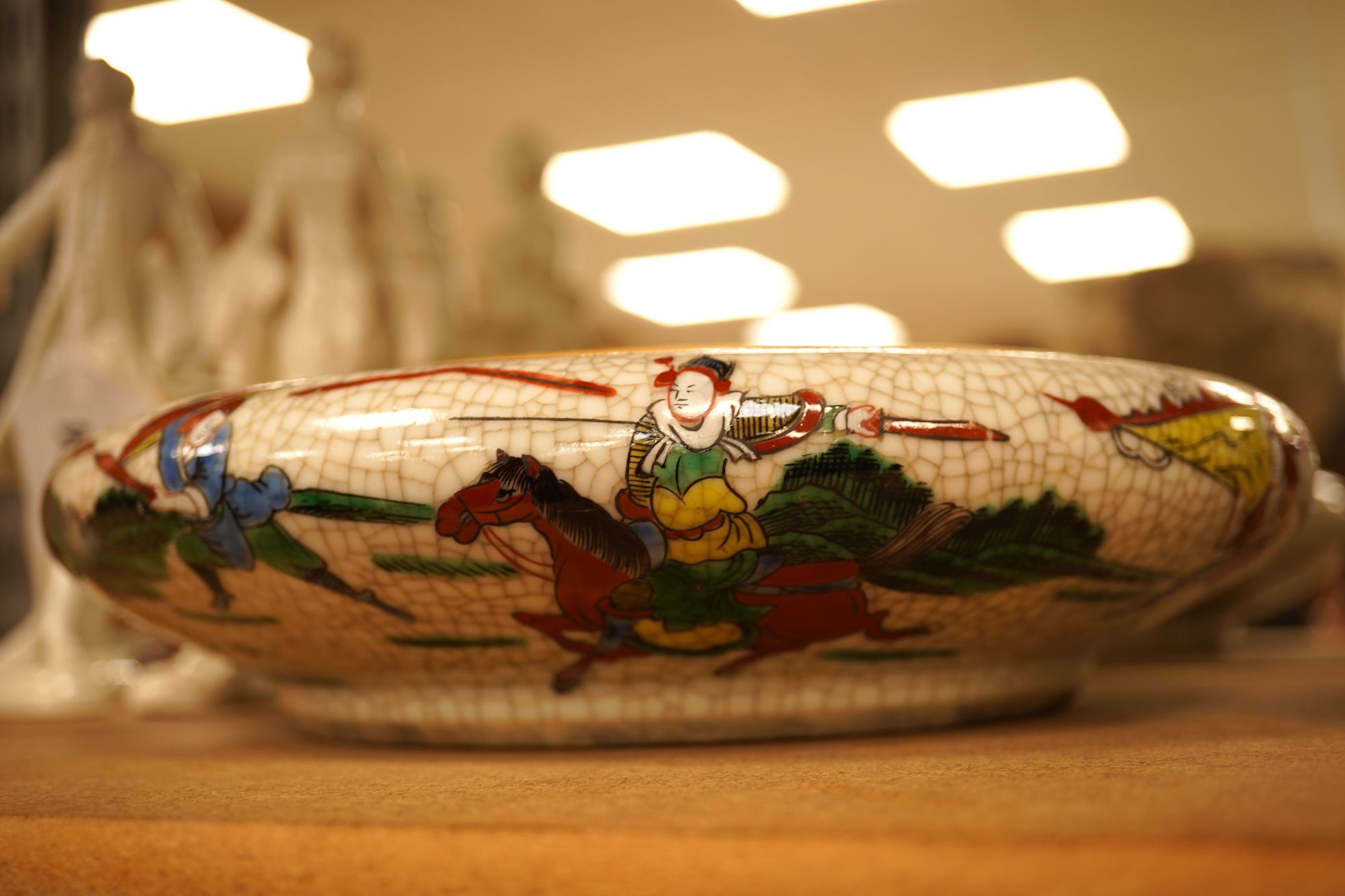 A mixed group of Chinese and Japanese ceramics (6)